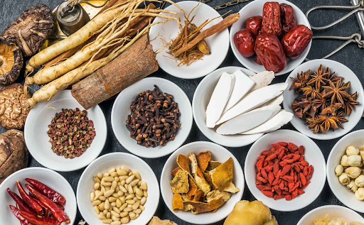 bệnh gây nên do phong hàn thì cần sử dụng các vị thuốc khắc tinh phong hàn để chữa