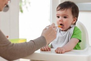 Những sai lầm các mẹ không hề biết khiến trẻ ăn dặm bị táo bón