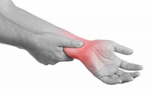 Thoái hóa khớp cổ tay, ngón tay có nguy hiểm không?
