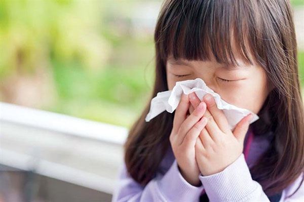 Bệnh viêm mũi dị ứng có lây không? Có di truyền không?