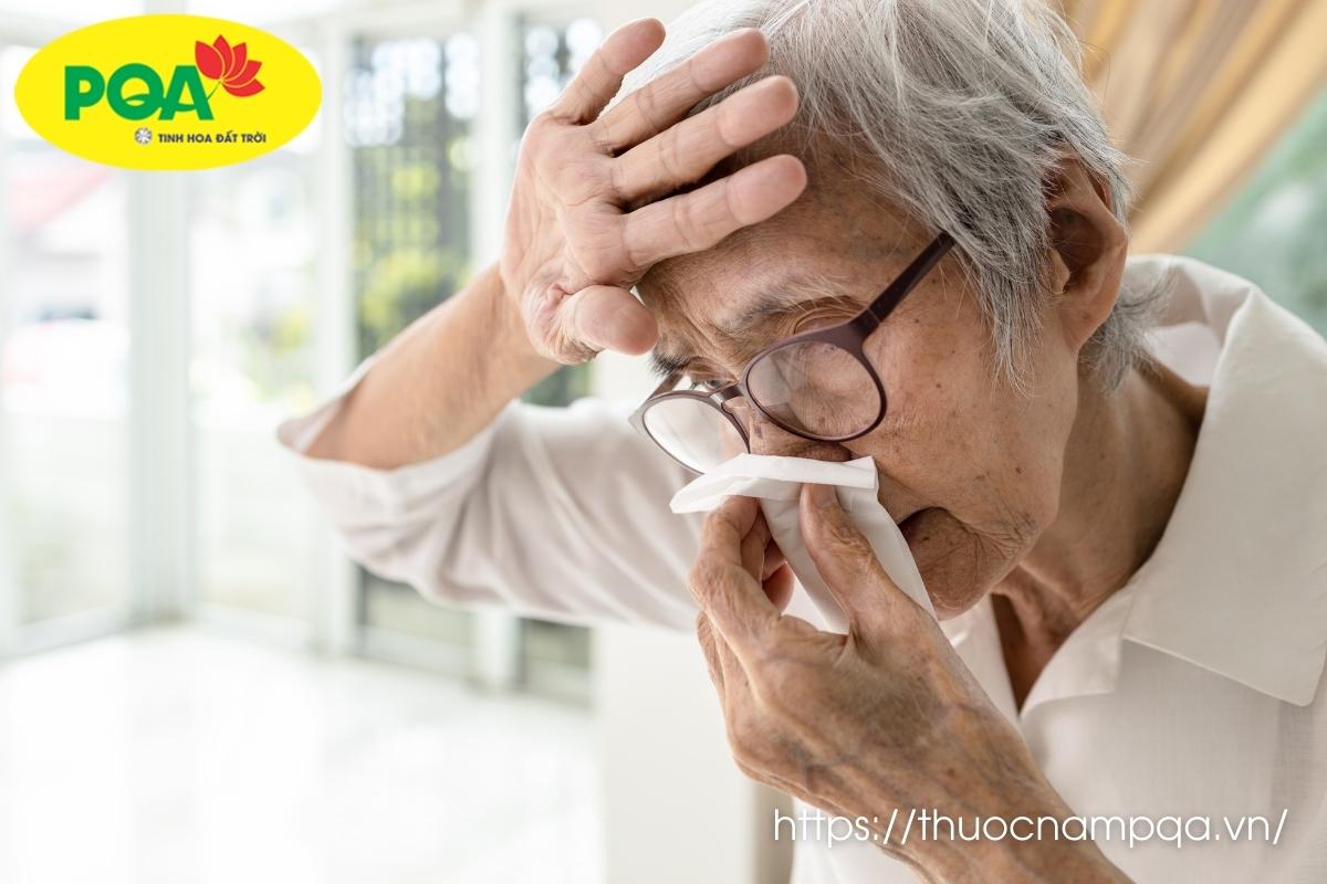 Chảy máu cam ở người già: Nguyên nhân và cách xử lý