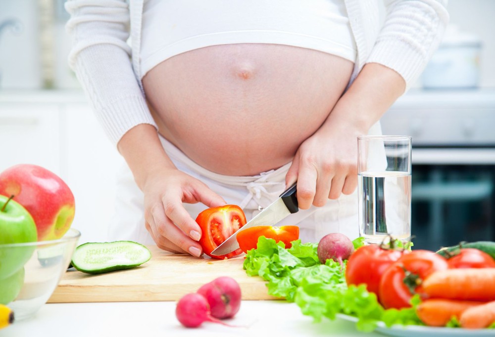 đau thần kinh tọa khi mang thai nên ăn uống lành mạnh