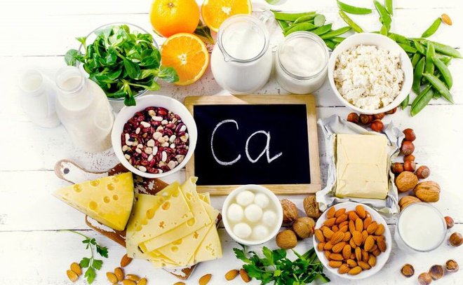 đau thần kinh tọa nên ăn thực phẩm nhiều canxi