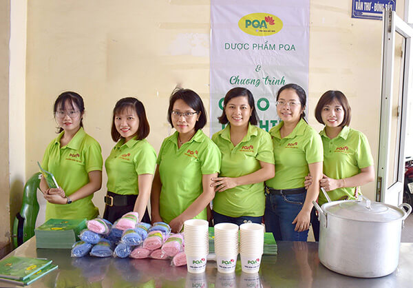 Dược phẩm PQA phát cháo từ thiện