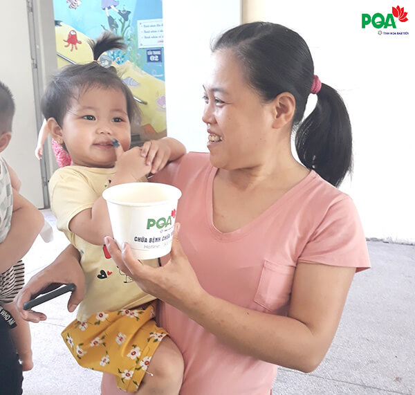 Dược phẩm PQA phát cháo từ thiện