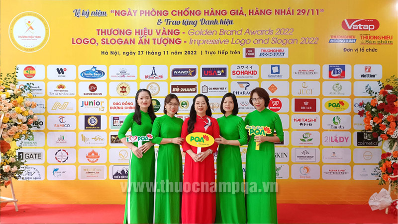 Giám đốc Trần Thị Linh và các Dược sĩ ưu tú của Dược phẩm PQA