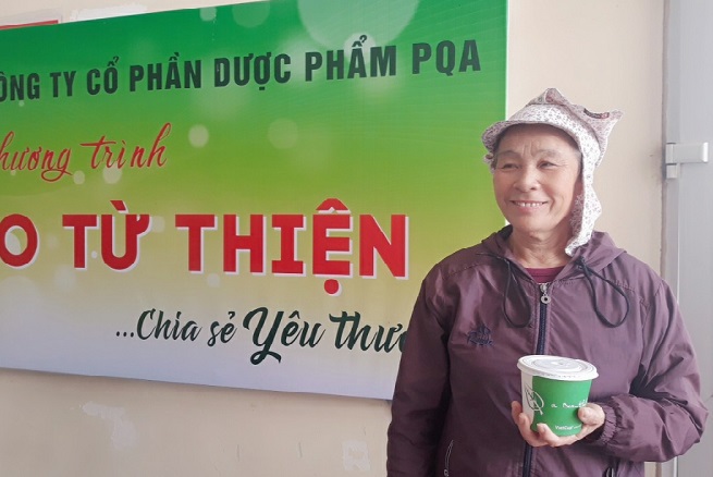dược phẩm pqa phát cháo từ thiện tháng 12