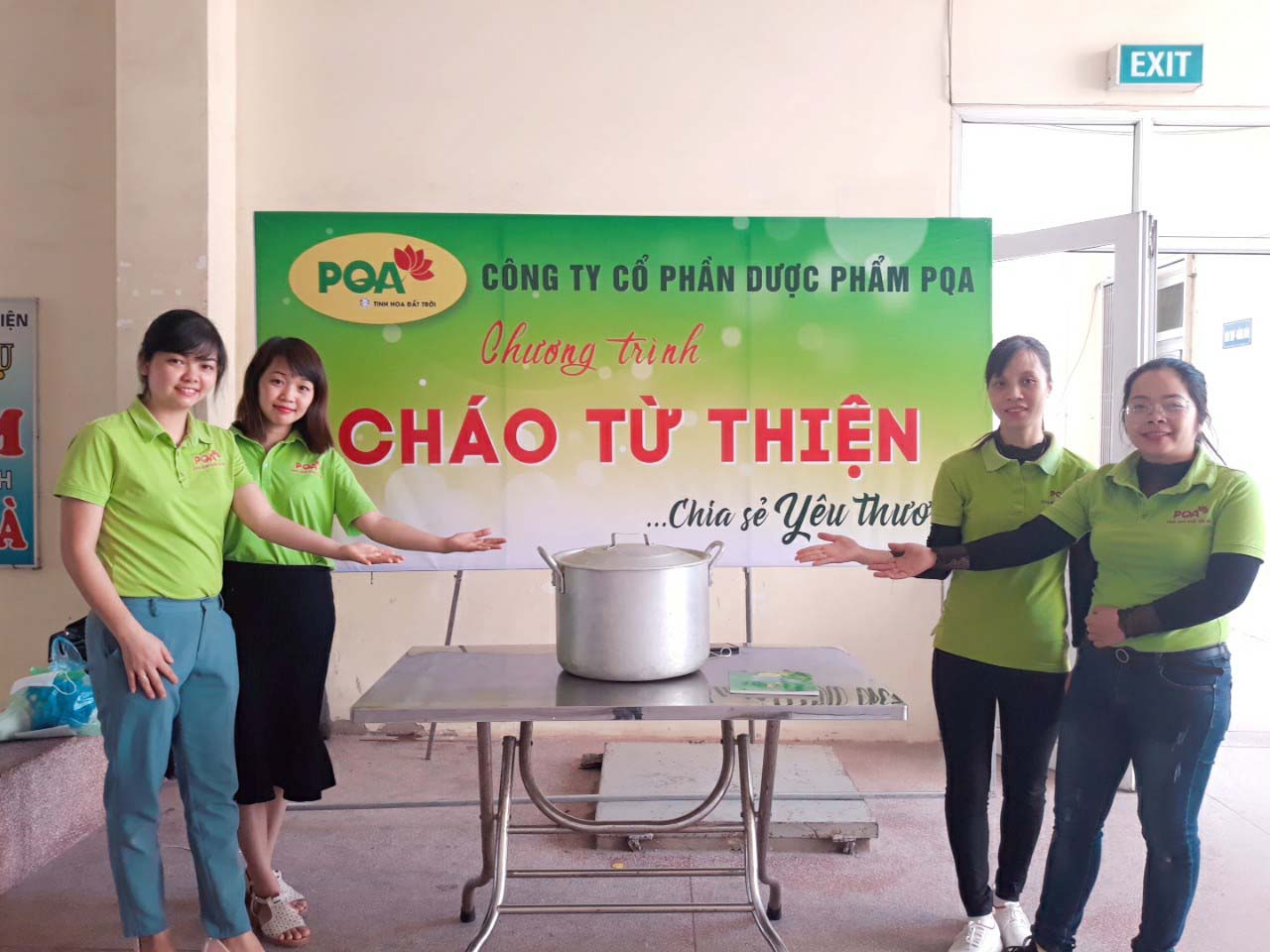 phát cháo từ thiện
