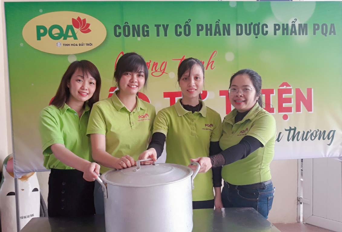 dược phẩm pqa phát cháo từ thiện tháng 12 - nhân viên cty