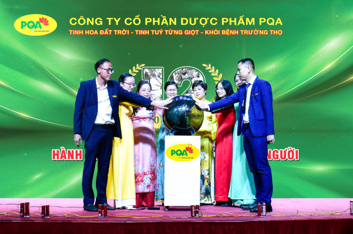 hành trình 12 năm chữa bệnh cứu người